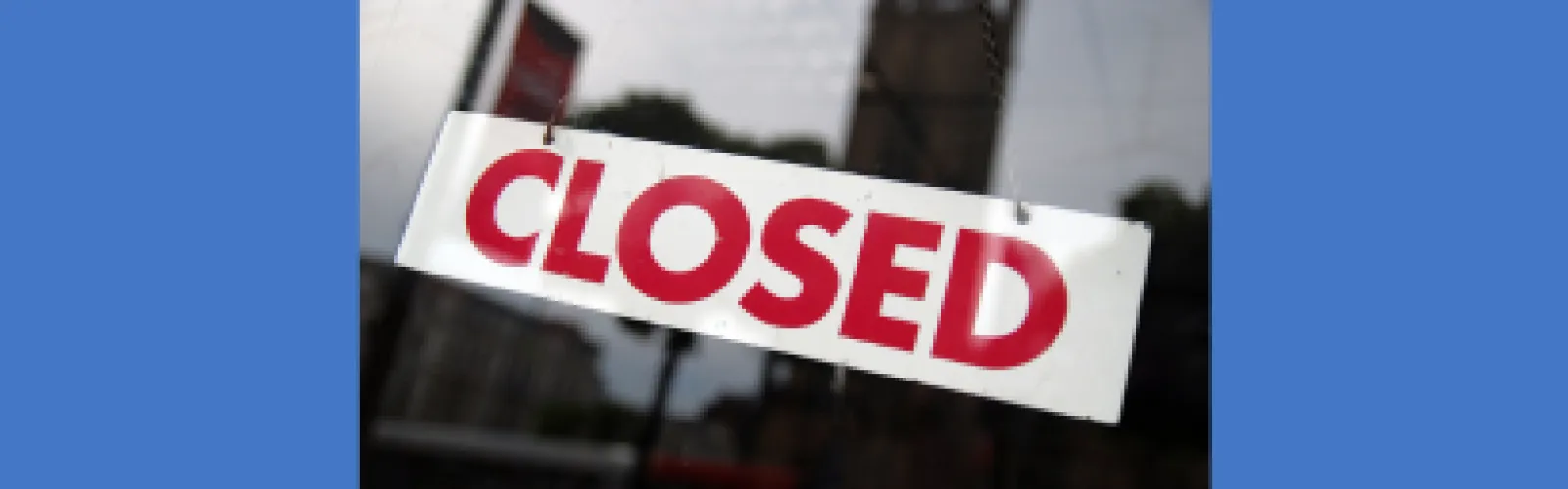 Closed written in red letters on blue background
